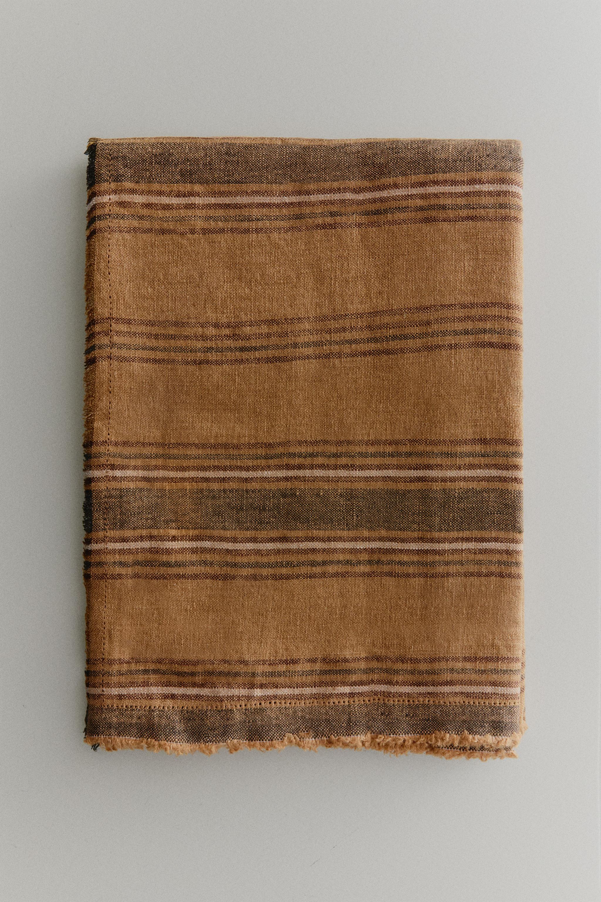 STRIPED LINEN BLANKET